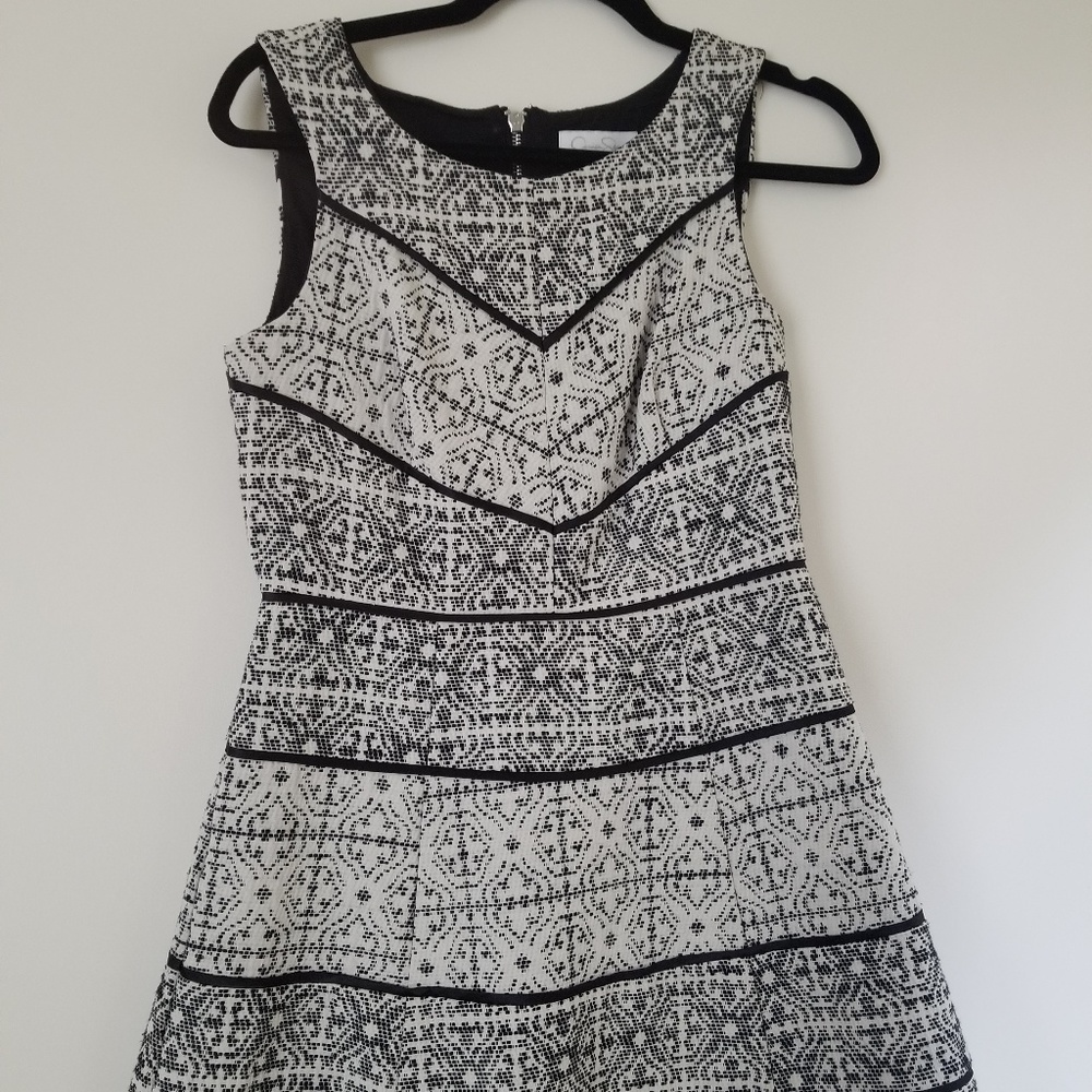 Jessica Simpson Simple black and white shift dress